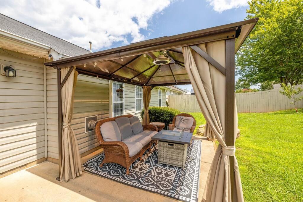Queen City Family-Friendly Entire House, تشارلوت المظهر الخارجي الصورة